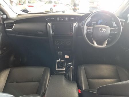 2023-Toyota-Fortuner-24-GD-6-RB-Auto_5