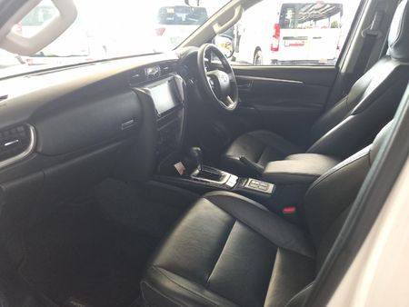 2023-Toyota-Fortuner-24-GD-6-RB-Auto_6