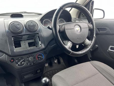 2012-Chevrolet-Aveo-16-L-Hatch_7