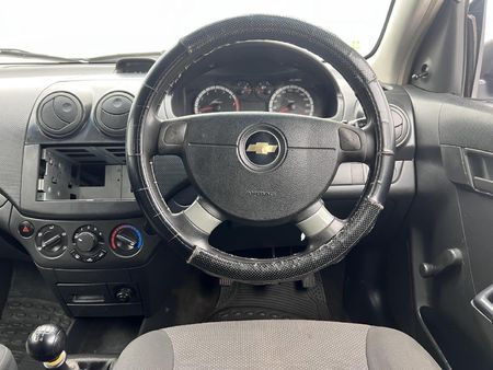 2012-Chevrolet-Aveo-16-L-Hatch_8