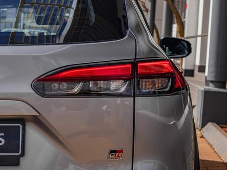 2026-Toyota-Corolla-Cross-18-GR-S_10