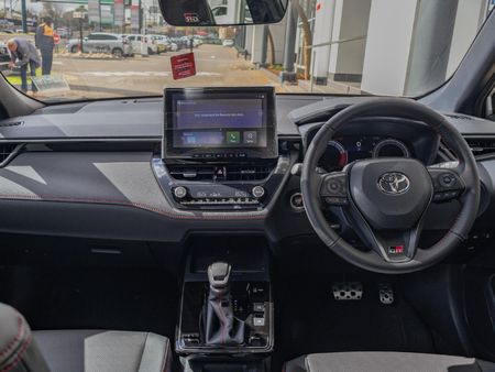 2026-Toyota-Corolla-Cross-18-GR-S_15