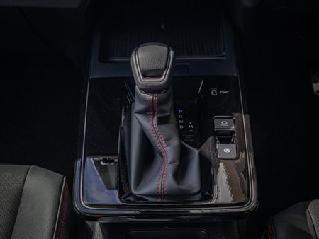 2026-Toyota-Corolla-Cross-18-GR-S_17