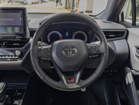2026-Toyota-Corolla-Cross-18-GR-S_18
