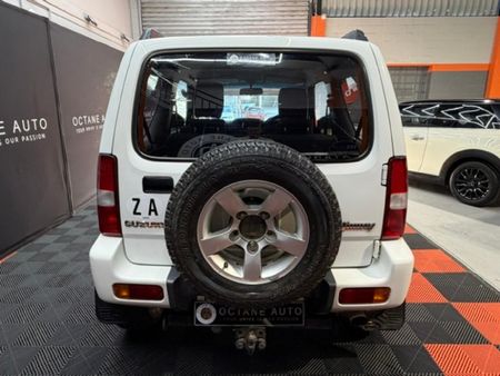 2013-Suzuki-Jimny-13_5
