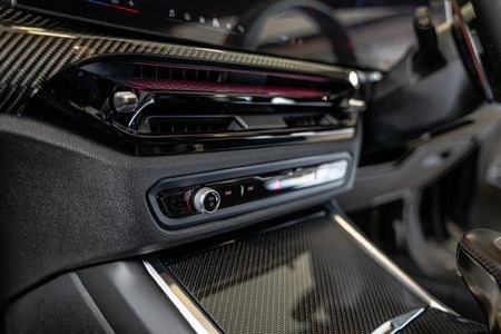 2024-BMW-M3-Competition-Touring-M-xDrive_11