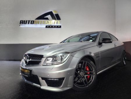 2011-Mercedes-AMG-C-Class-C63-AMG_0