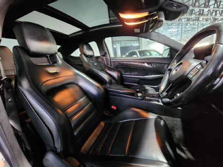 2011-Mercedes-AMG-C-Class-C63-AMG_9
