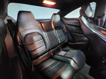 2011-Mercedes-AMG-C-Class-C63-AMG_10