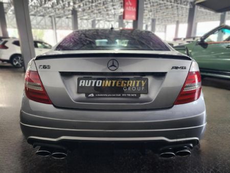2011-Mercedes-AMG-C-Class-C63-AMG_5
