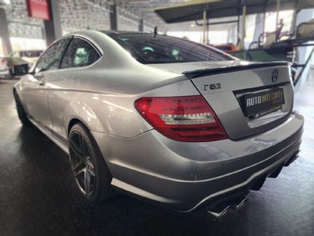 2011-Mercedes-AMG-C-Class-C63-AMG_6