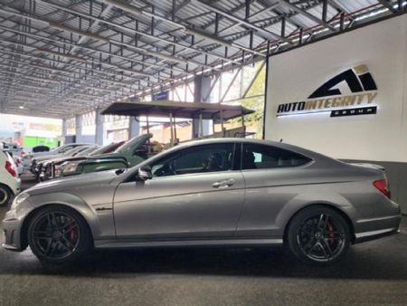2011-Mercedes-AMG-C-Class-C63-AMG_7
