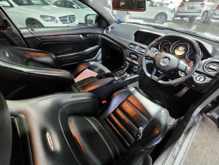 2011-Mercedes-AMG-C-Class-C63-AMG_8