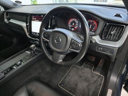 2025-Volvo-XC60-B5-Momentum-Geartronic-AWD_3