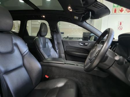 2025-Volvo-XC60-B5-Momentum-Geartronic-AWD_6