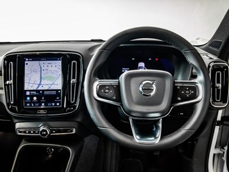 2024-Volvo-XC40-P8-Recharge_9