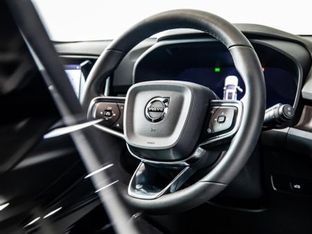 2024-Volvo-XC40-P8-Recharge_11