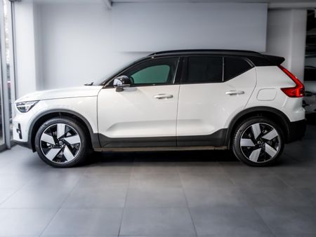2024-Volvo-XC40-P8-Recharge_13