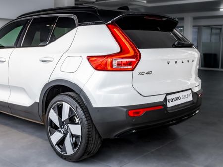 2024-Volvo-XC40-P8-Recharge_14