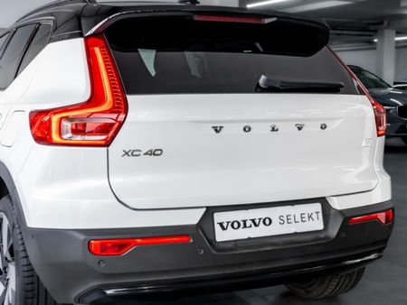 2024-Volvo-XC40-P8-Recharge_15