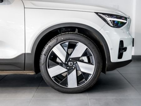 2024-Volvo-XC40-P8-Recharge_8