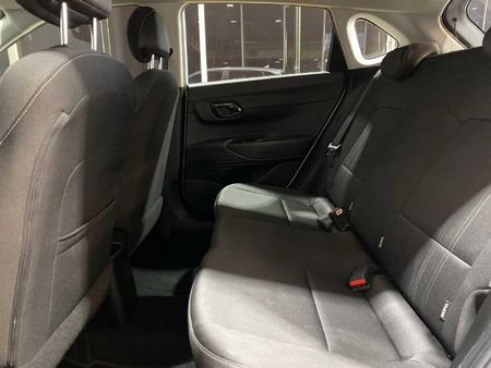 2022-Hyundai-i20-12-Motion_10