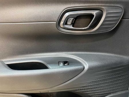 2022-Hyundai-i20-12-Motion_11