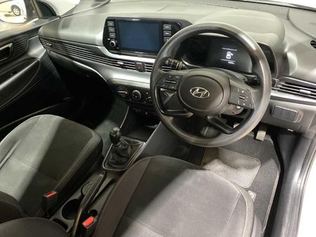 2022-Hyundai-i20-12-Motion_13