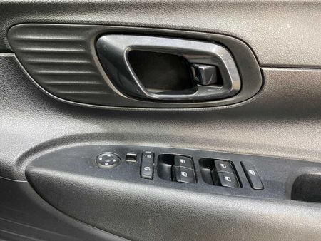 2022-Hyundai-i20-12-Motion_15