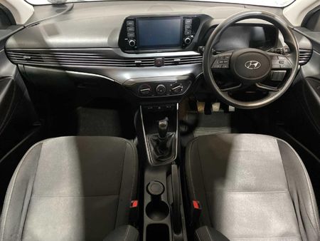 2022-Hyundai-i20-12-Motion_16
