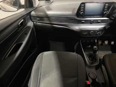 2022-Hyundai-i20-12-Motion_17
