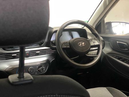 2022-Hyundai-i20-12-Motion_19