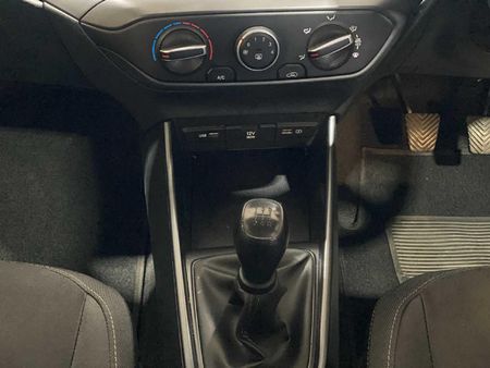 2022-Hyundai-i20-12-Motion_20