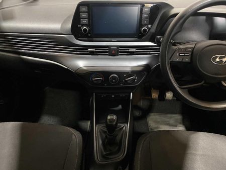 2022-Hyundai-i20-12-Motion_21