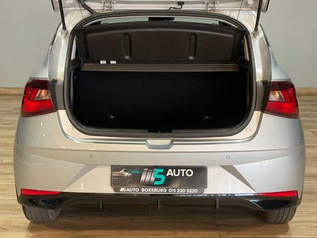 2022-Hyundai-i20-12-Motion_22