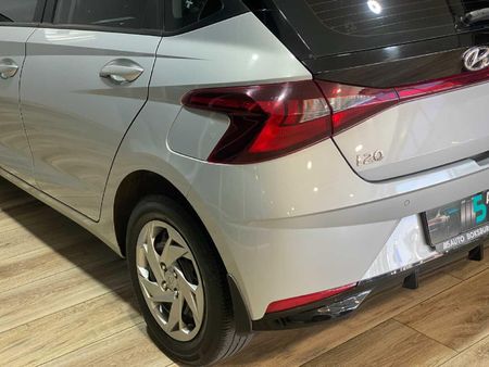 2022-Hyundai-i20-12-Motion_24