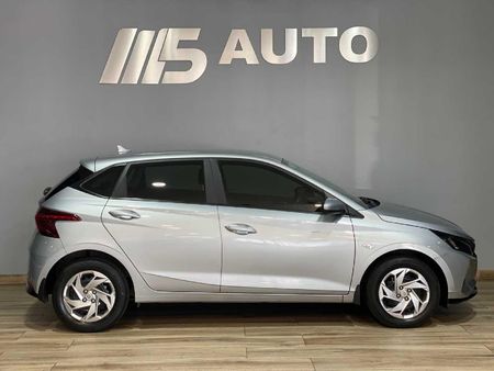 2022-Hyundai-i20-12-Motion_3