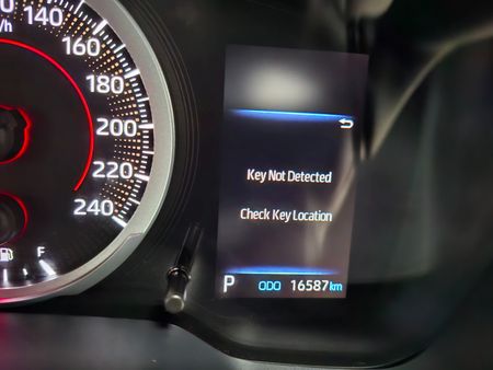 2025-Toyota-Corolla-Cross-18-XI_12