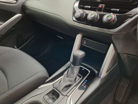 2025-Toyota-Corolla-Cross-18-XI_14