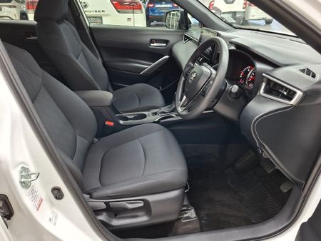 2025-Toyota-Corolla-Cross-18-XI_16