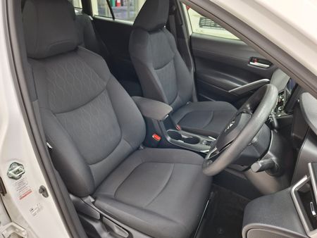 2025-Toyota-Corolla-Cross-18-XI_17
