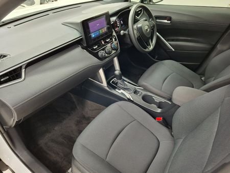 2025-Toyota-Corolla-Cross-18-XI_21