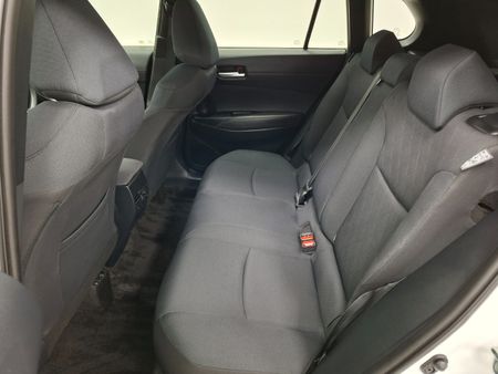 2025-Toyota-Corolla-Cross-18-XI_24