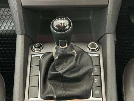2014-Volkswagen-Amarok-20-BiTDI-Highline-132kW-Double-Cab_9