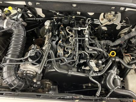 2014-Volkswagen-Amarok-20-BiTDI-Highline-132kW-Double-Cab_12