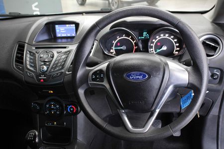 2017-Ford-Fiesta-10-EcoBoost-Trend-5-dr_9
