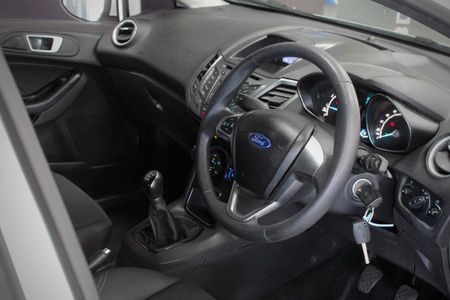2017-Ford-Fiesta-10-EcoBoost-Trend-5-dr_11