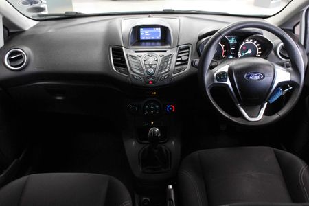 2017-Ford-Fiesta-10-EcoBoost-Trend-5-dr_13