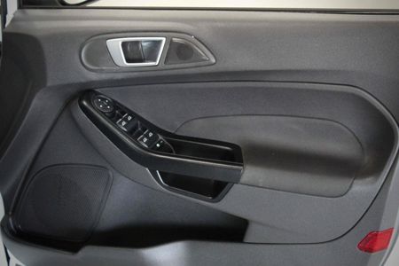 2017-Ford-Fiesta-10-EcoBoost-Trend-5-dr_16