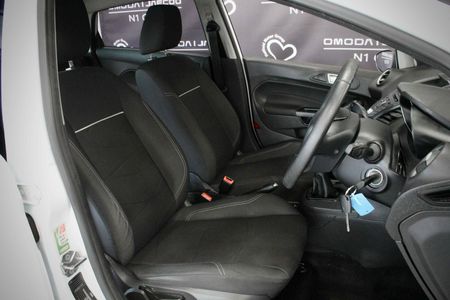 2017-Ford-Fiesta-10-EcoBoost-Trend-5-dr_17
